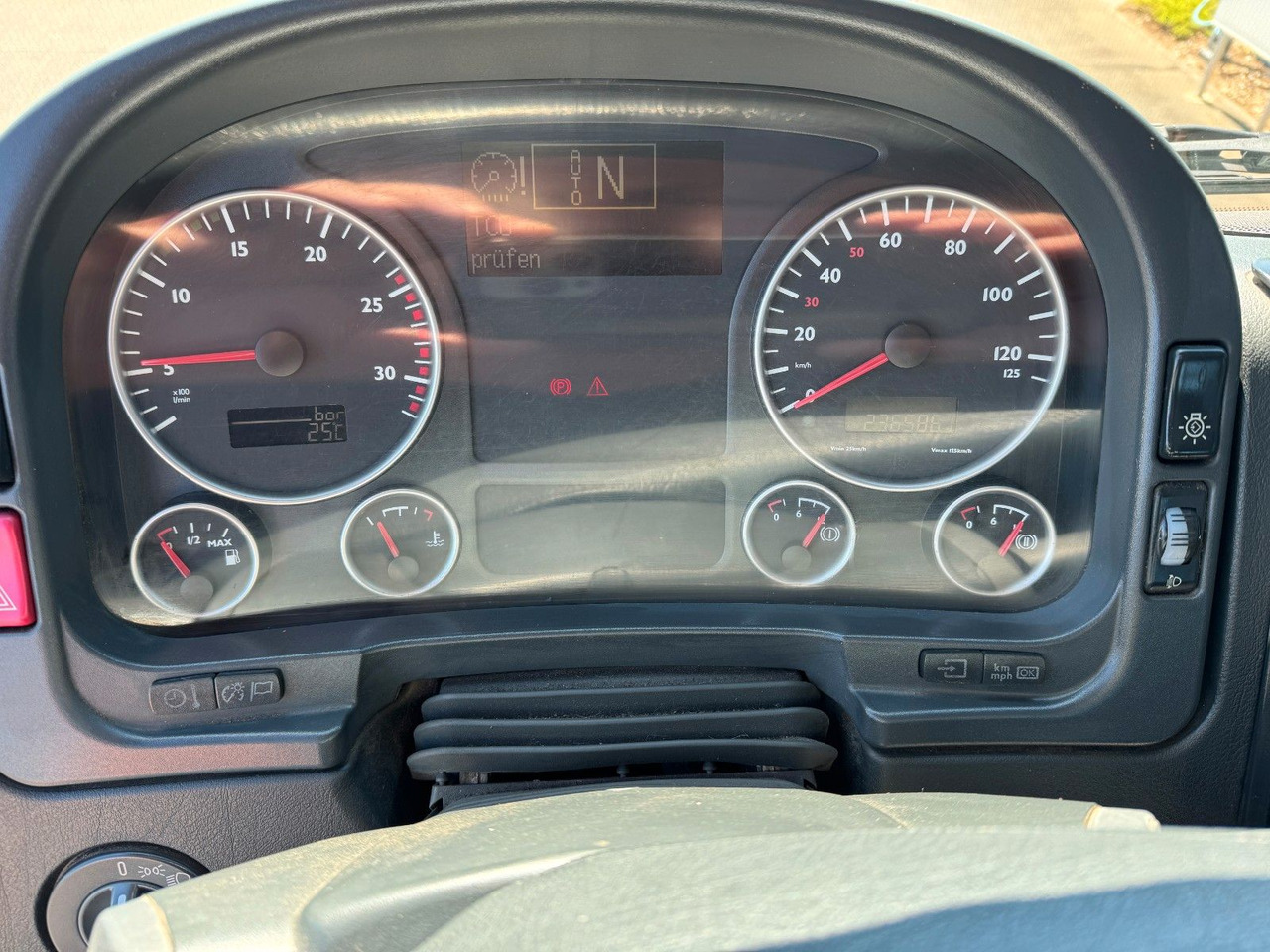 Hook lift truck MAN TGA 18.350 4x4 Meiler Abroller RK 14.45 Winterd.: picture 15 Hook lift truck MAN TGA 18.350 4x4 Meiler Abroller RK 14.45 Winterd.: picture 15