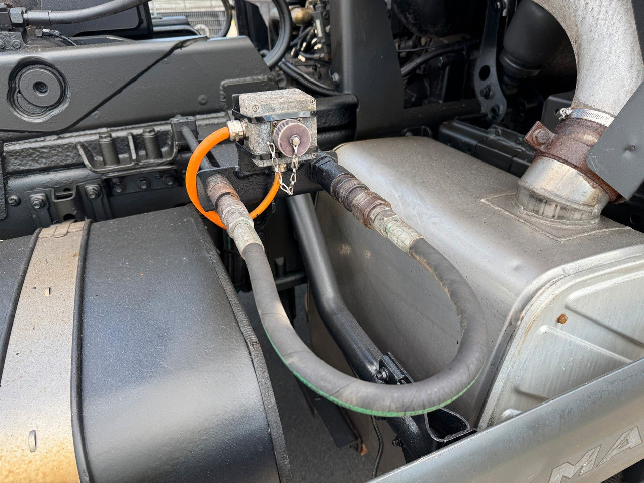 Hook lift truck MAN TGA 18.350 4x4 Meiler Abroller RK 14.45 Winterd.: picture 11 Hook lift truck MAN TGA 18.350 4x4 Meiler Abroller RK 14.45 Winterd.: picture 11