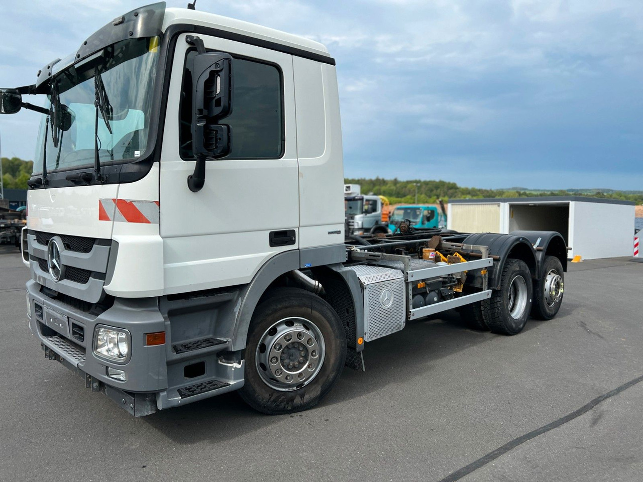 Mercedes-Benz Actros 2532 6x2 MP 3 Euro 5 10 x am Lager Mercedes-Benz Actros 2532 6x2 MP 3 Euro 5 10 x am Lager - Cab chassis truck: picture 1 Mercedes-Benz Actros 2532 6x2 MP 3 Euro 5 10 x am Lager Mercedes-Benz Actros 2532 6x2 MP 3 Euro 5 10 x am Lager - Cab chassis truck: picture 1