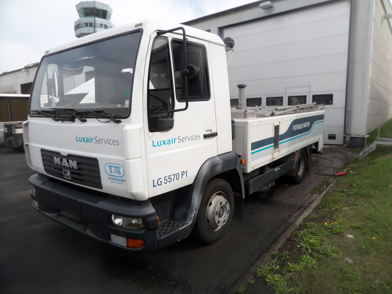 Schrader Water truck WSU 3000 MAN - Ground support equipment: picture 1 Schrader Water truck WSU 3000 MAN - Ground support equipment: picture 1