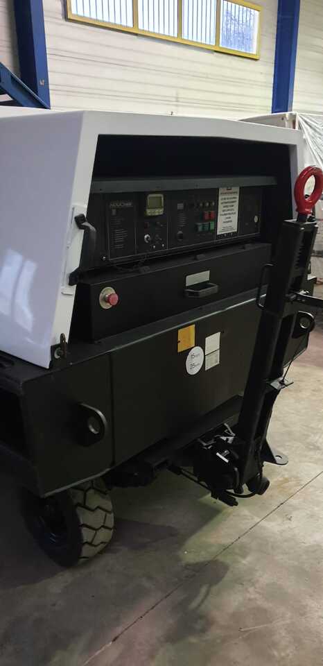 Houchin GPU C690 90KvA+28DC - Ground power unit: picture 3 Houchin GPU C690 90KvA+28DC - Ground power unit: picture 3