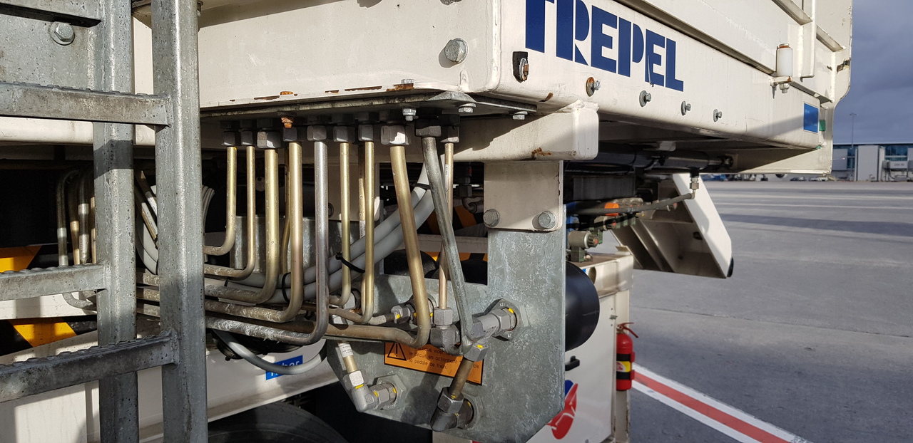 Loader Universal Trepel 70U - Aircraft cargo loader: picture 4 Loader Universal Trepel 70U - Aircraft cargo loader: picture 4