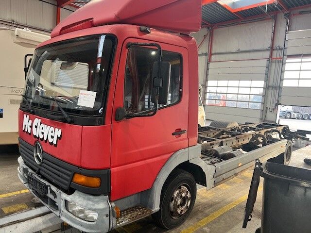 Mercedes Benz 815 L - 45722 - Cab chassis truck: picture 1 Mercedes Benz 815 L - 45722 - Cab chassis truck: picture 1