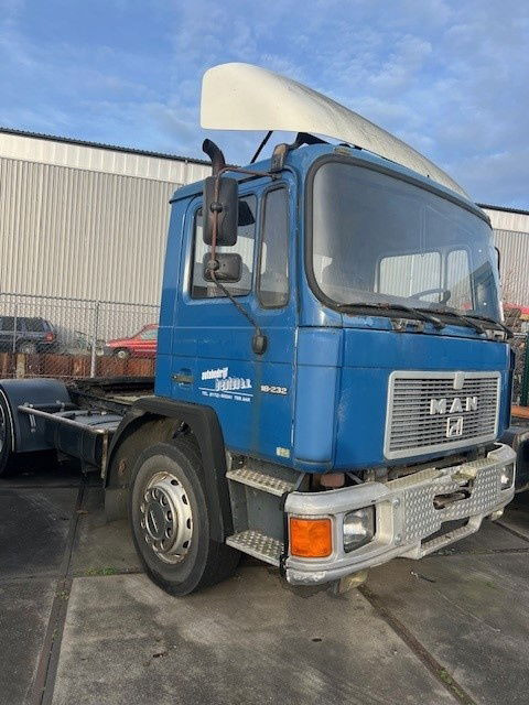 MAN 12.232 18.232 - Tractor unit: picture 2 MAN 12.232 18.232 - Tractor unit: picture 2