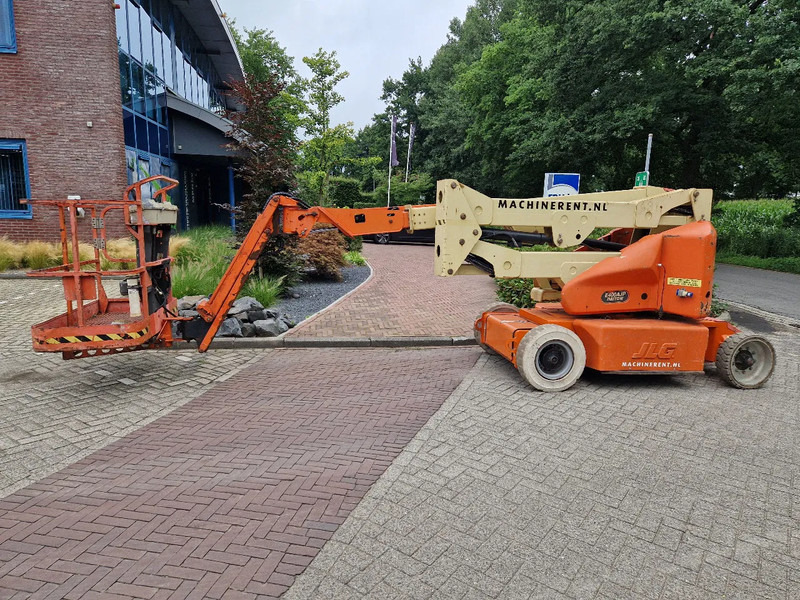 JLG E400AJPN - Articulated boom: picture 4 JLG E400AJPN - Articulated boom: picture 4