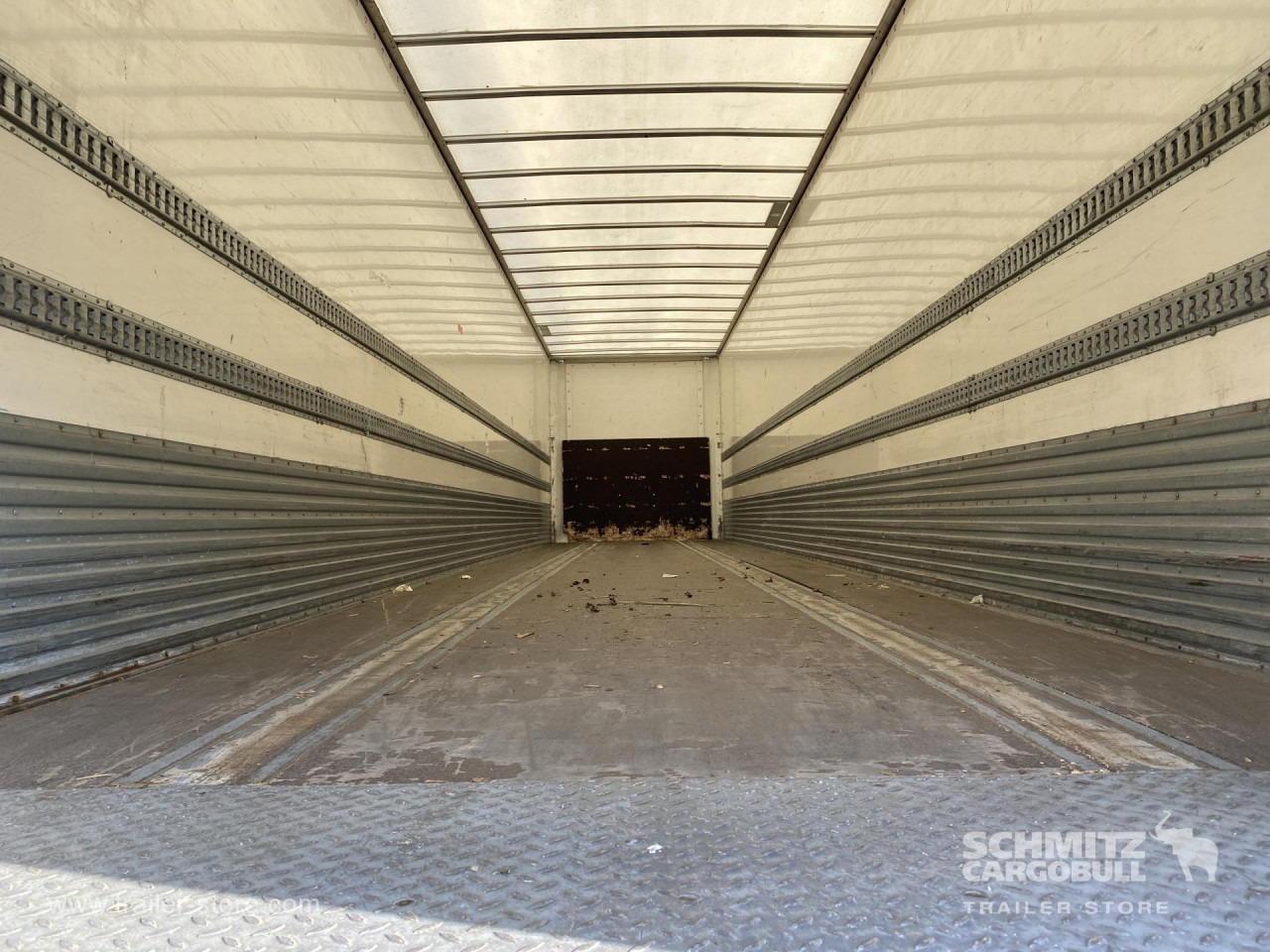 LECI TRAILER Dryfreight Standard Roller shutter door - Closed box semi-trailer: picture 3 LECI TRAILER Dryfreight Standard Roller shutter door - Closed box semi-trailer: picture 3