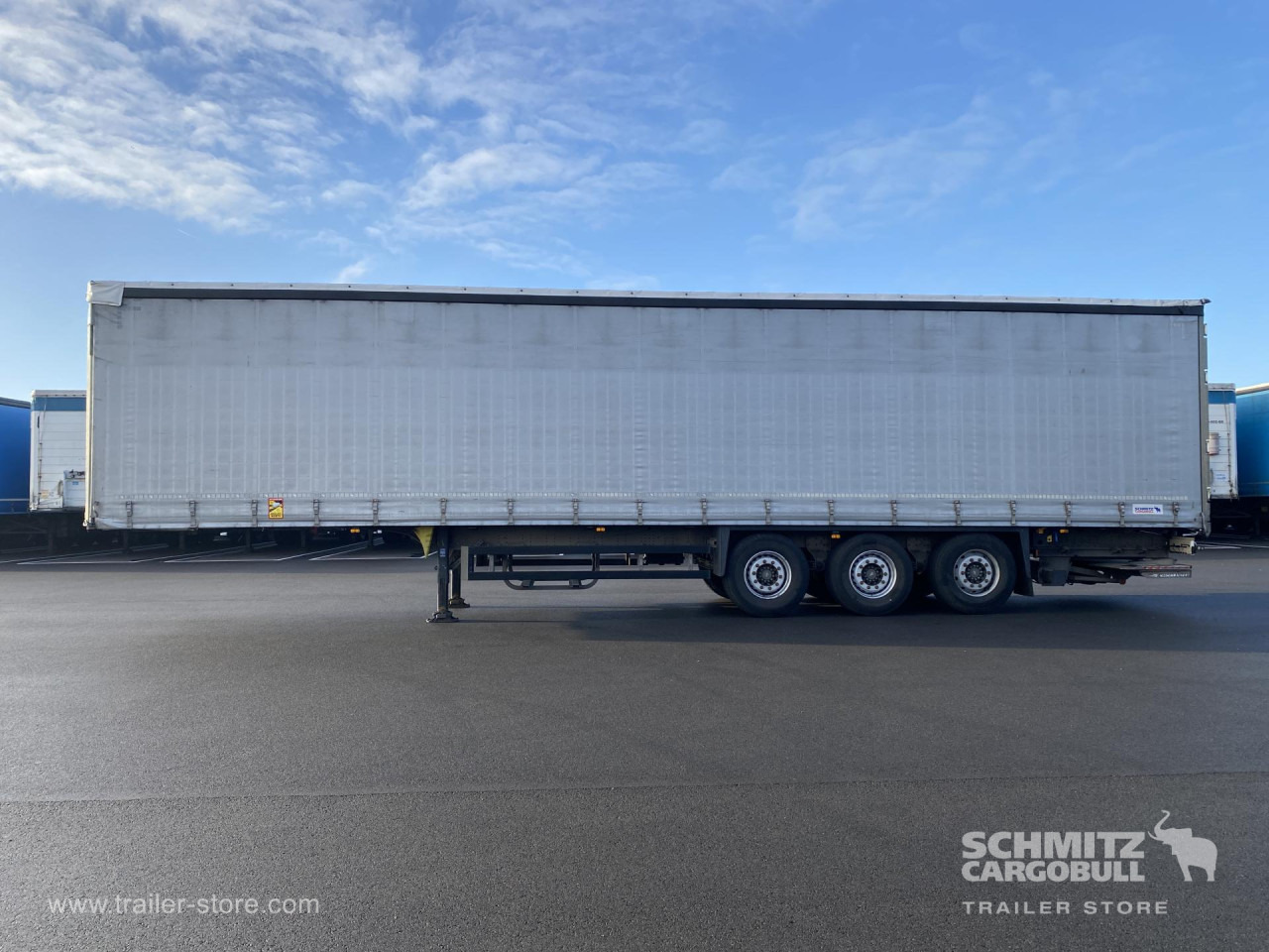 SCHMITZ Curtainsider Standard Taillift - Curtainsider semi-trailer: picture 4 SCHMITZ Curtainsider Standard Taillift - Curtainsider semi-trailer: picture 4