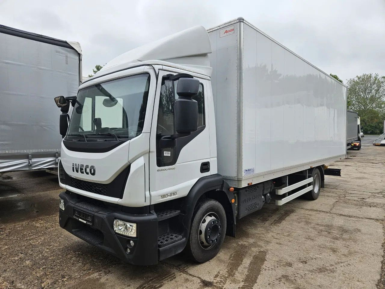 Iveco EuroCargo 120 - 210 BOX 12t Only 7554 km - Box truck: picture 1 Iveco EuroCargo 120 - 210 BOX 12t Only 7554 km - Box truck: picture 1