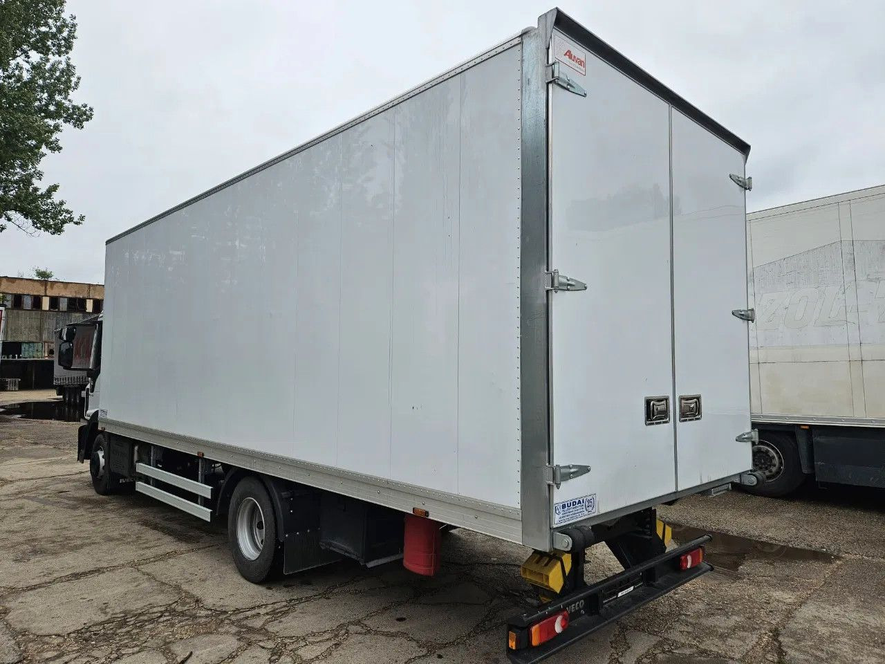 Iveco EuroCargo 120 - 210 BOX 12t Only 7554 km - Box truck: picture 4 Iveco EuroCargo 120 - 210 BOX 12t Only 7554 km - Box truck: picture 4