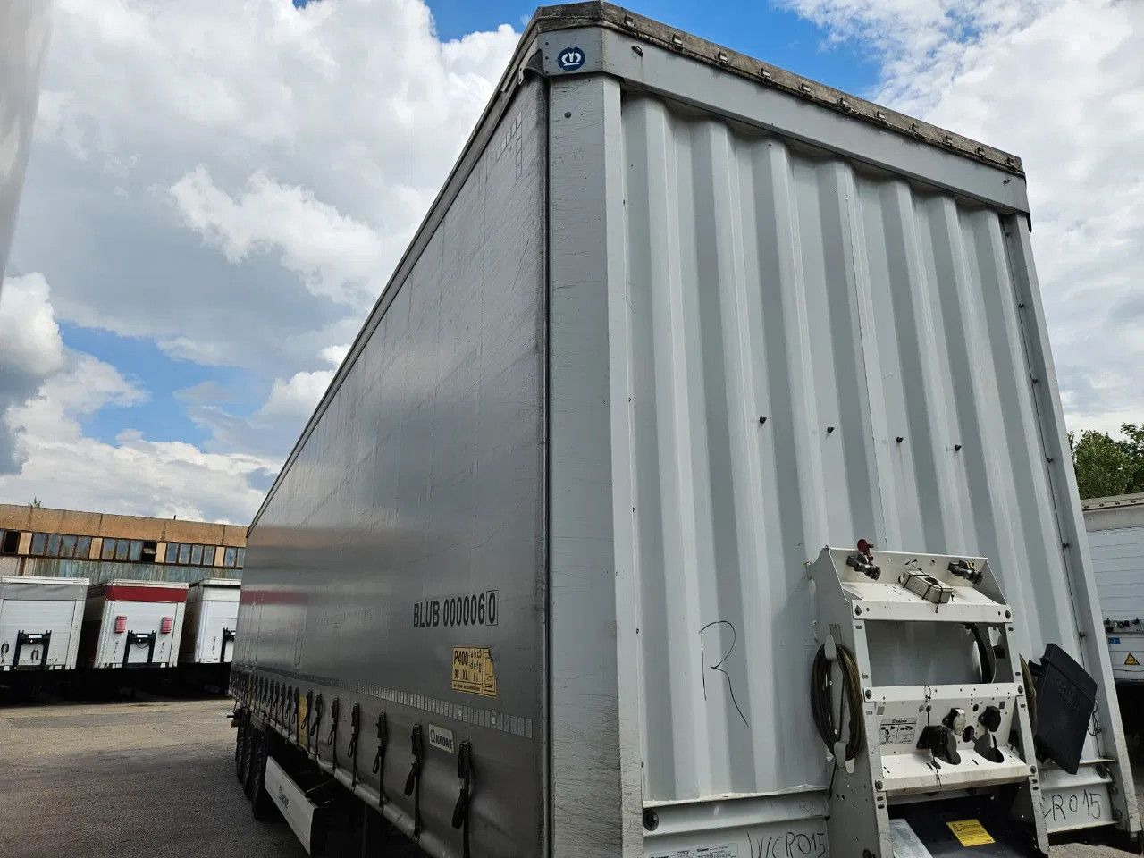 Krone SD XL Code - Curtainsider semi-trailer: picture 2 Krone SD XL Code - Curtainsider semi-trailer: picture 2