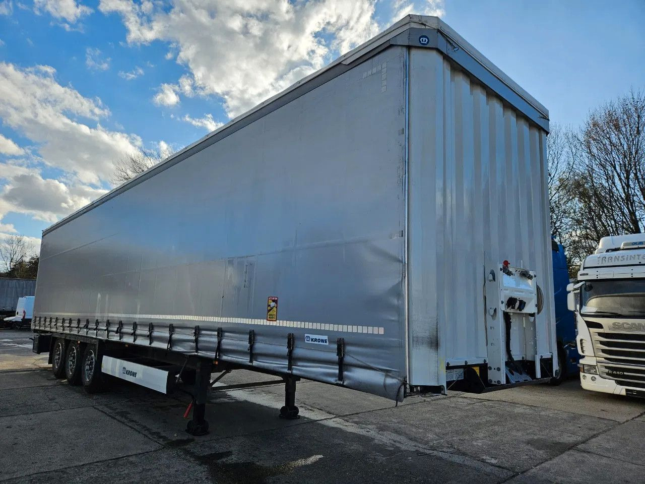 Krone SD XL Code, Lifting Axle A - Curtainsider semi-trailer: picture 2 Krone SD XL Code, Lifting Axle A - Curtainsider semi-trailer: picture 2