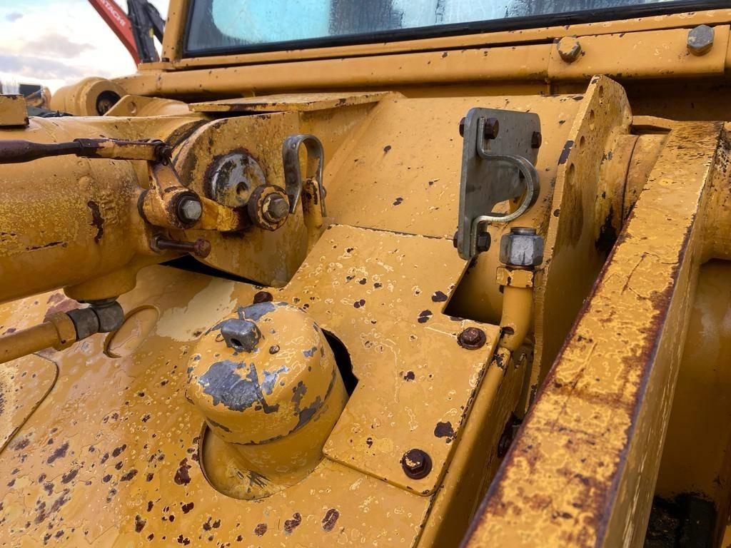 Crawler loader CAT 953: picture 9