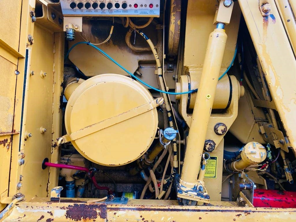 Crawler loader CAT 953: picture 10