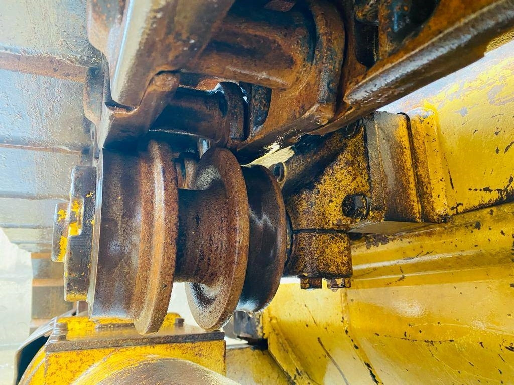 Crawler loader CAT 953: picture 16