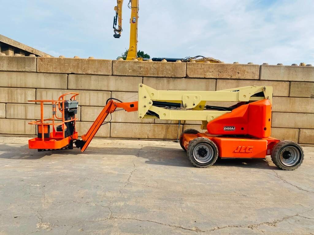 JLG E 450 AJ - Articulated boom: picture 2 JLG E 450 AJ - Articulated boom: picture 2