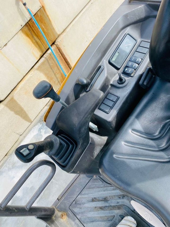 Mini excavator Volvo EC 18 C: picture 8