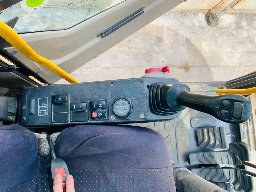 Crawler excavator Volvo EC 250 D N L: picture 7