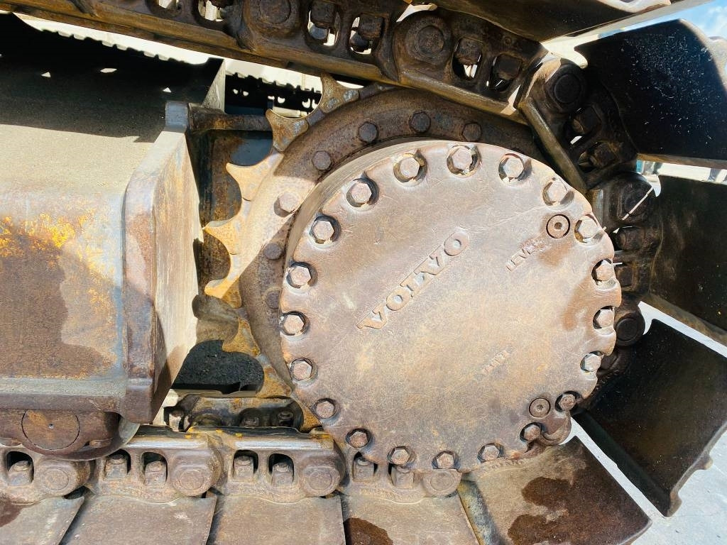 Crawler excavator Volvo EC 250 D N L: picture 18