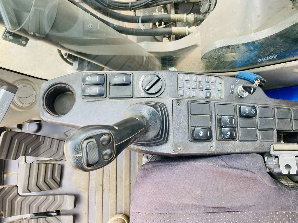 Crawler excavator Volvo EC 250 D N L: picture 8