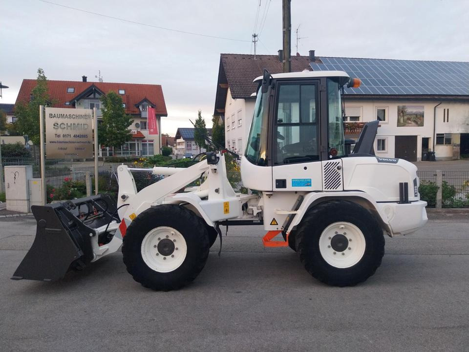 Radlader Volvo L 30 G Hoflader Lader Schaufellader 25 35 20 - Compact loader: picture 1 Radlader Volvo L 30 G Hoflader Lader Schaufellader 25 35 20 - Compact loader: picture 1