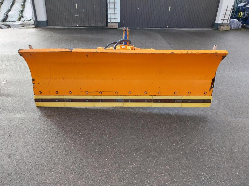 Schneeschild 2,4 Flötzinger Schneepflug Radlader Volvo Cat Liebhe - Snow plough: picture 1 Schneeschild 2,4 Flötzinger Schneepflug Radlader Volvo Cat Liebhe - Snow plough: picture 1