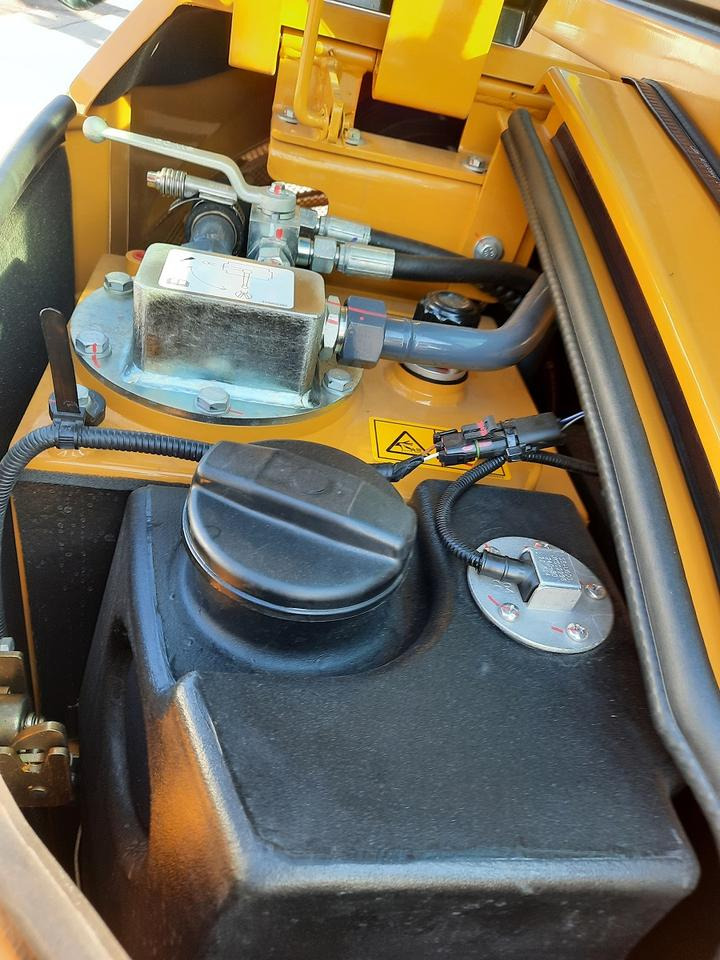 Neuen XCMG XE35E Komatsu Minibagger 4,2 to MS 03 - Mini excavator: picture 5 Neuen XCMG XE35E Komatsu Minibagger 4,2 to MS 03 - Mini excavator: picture 5