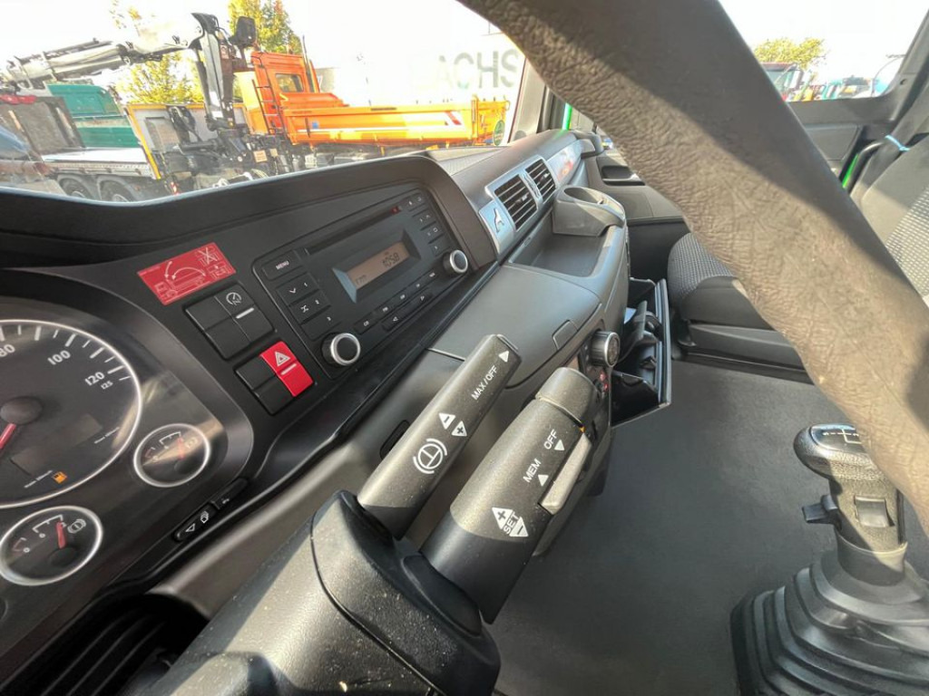 Hook lift truck, Crane truck MAN TG-S 26.400 6x4H-2 BL Abrollkipper mit Kran Lift Lenk: picture 10