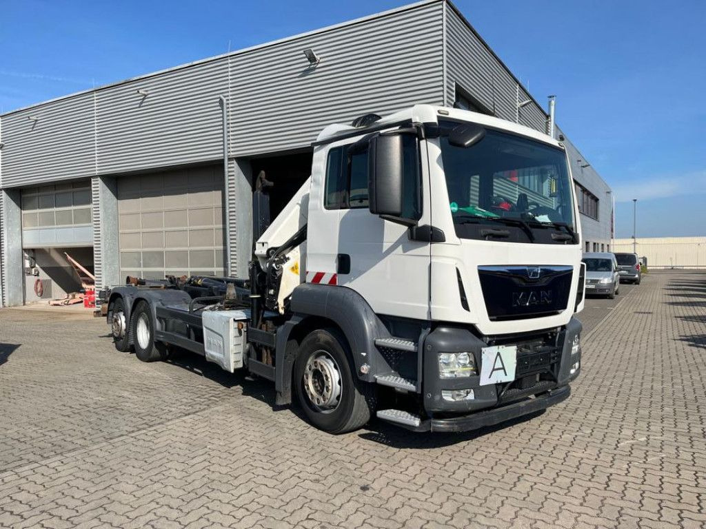 MAN TG-S 26.440 6x2-2 BL Abrollkipper mit Kran Funk+ - Crane truck: picture 2 MAN TG-S 26.440 6x2-2 BL Abrollkipper mit Kran Funk+ - Crane truck: picture 2