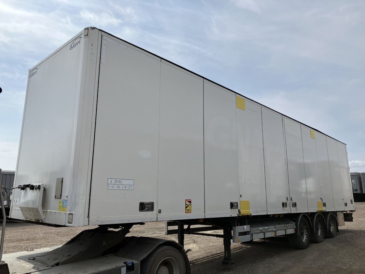 EKERI BOX OPENSIDE - TARP ROOF - HUCKEPACK - Closed box semi-trailer: picture 1 EKERI BOX OPENSIDE - TARP ROOF - HUCKEPACK - Closed box semi-trailer: picture 1