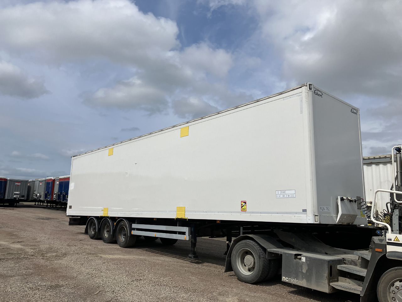 EKERI BOX OPENSIDE - TARP ROOF - HUCKEPACK - Closed box semi-trailer: picture 2 EKERI BOX OPENSIDE - TARP ROOF - HUCKEPACK - Closed box semi-trailer: picture 2
