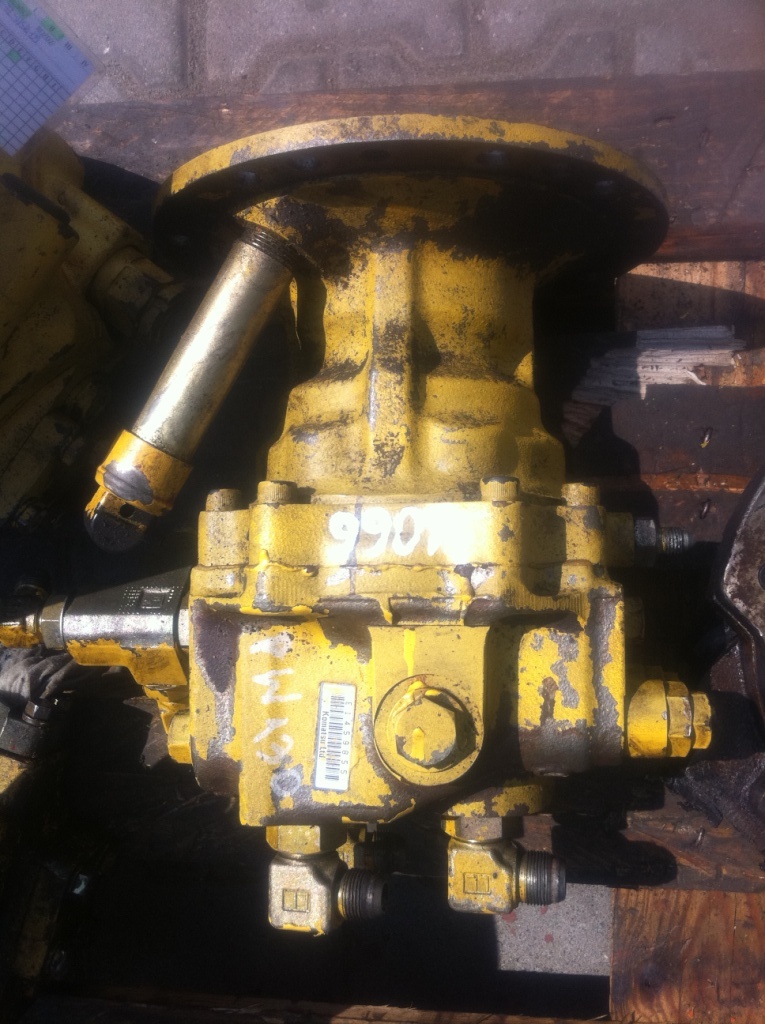 KOMATSU E1459855 LVK1 - Hydraulic motor for Construction machinery: picture 1 KOMATSU E1459855 LVK1 - Hydraulic motor for Construction machinery: picture 1