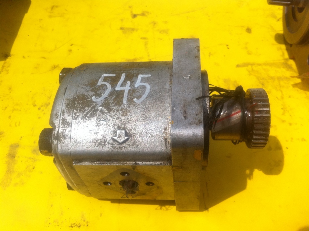 TUROLLA SUNDSTRAND 220 - Hydraulic pump for Construction machinery: picture 1 TUROLLA SUNDSTRAND 220 - Hydraulic pump for Construction machinery: picture 1