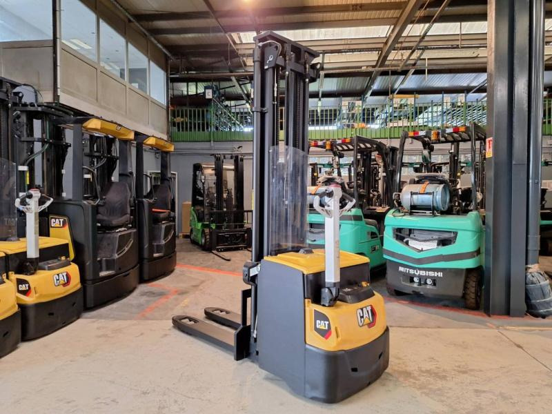 Caterpillar NSP16NI - Stacker: picture 2 Caterpillar NSP16NI - Stacker: picture 2