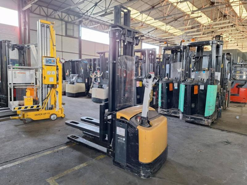 Caterpillar NSP16NI - Stacker: picture 1 Caterpillar NSP16NI - Stacker: picture 1