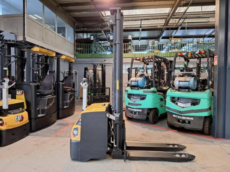 Caterpillar NSP16NI - Stacker: picture 5 Caterpillar NSP16NI - Stacker: picture 5