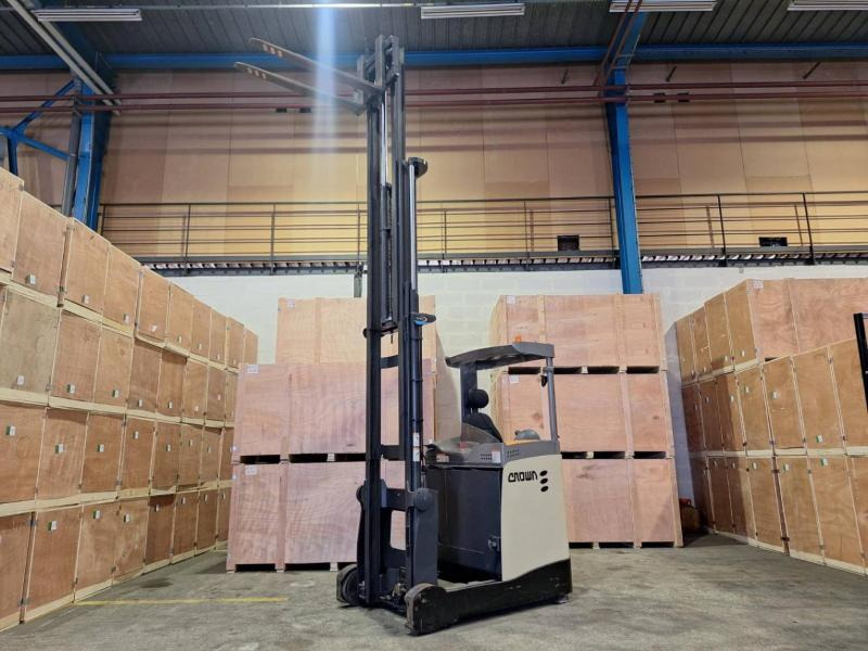 Crown ESR5220-1.4 - Reach truck: picture 1 Crown ESR5220-1.4 - Reach truck: picture 1