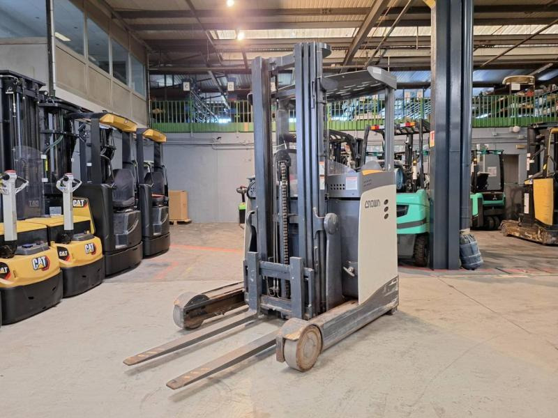 Crown ESR5240-1.4 - Reach truck: picture 2 Crown ESR5240-1.4 - Reach truck: picture 2