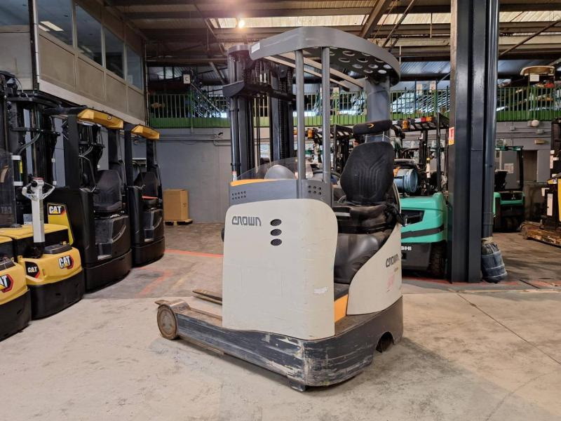 Crown ESR5240-1.4 - Reach truck: picture 5 Crown ESR5240-1.4 - Reach truck: picture 5