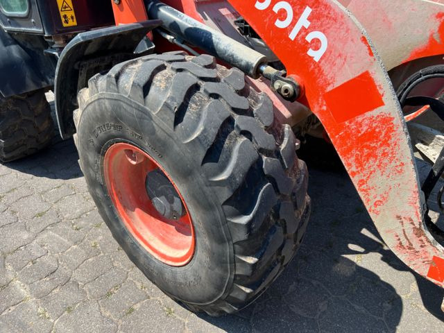 Kubota R 085, Bj 19, 1950 BH, SWE, Schaufel, Gabel - Wheel loader: picture 5 Kubota R 085, Bj 19, 1950 BH, SWE, Schaufel, Gabel - Wheel loader: picture 5