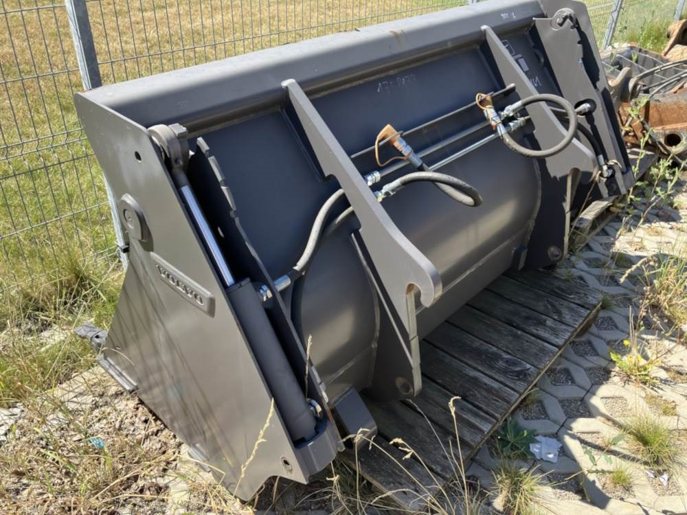 Volvo Klappschaufel mit Zähnen TPZ - Bucket: picture 3 Volvo Klappschaufel mit Zähnen TPZ - Bucket: picture 3