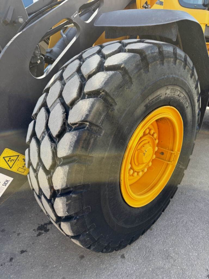 Wheel loader Volvo L90H: picture 10