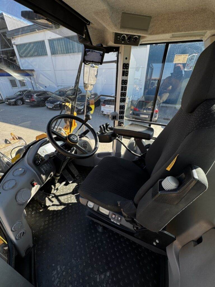 Wheel loader Volvo L90H: picture 15