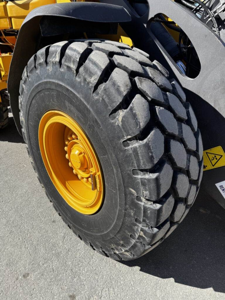 Wheel loader Volvo L90H: picture 11