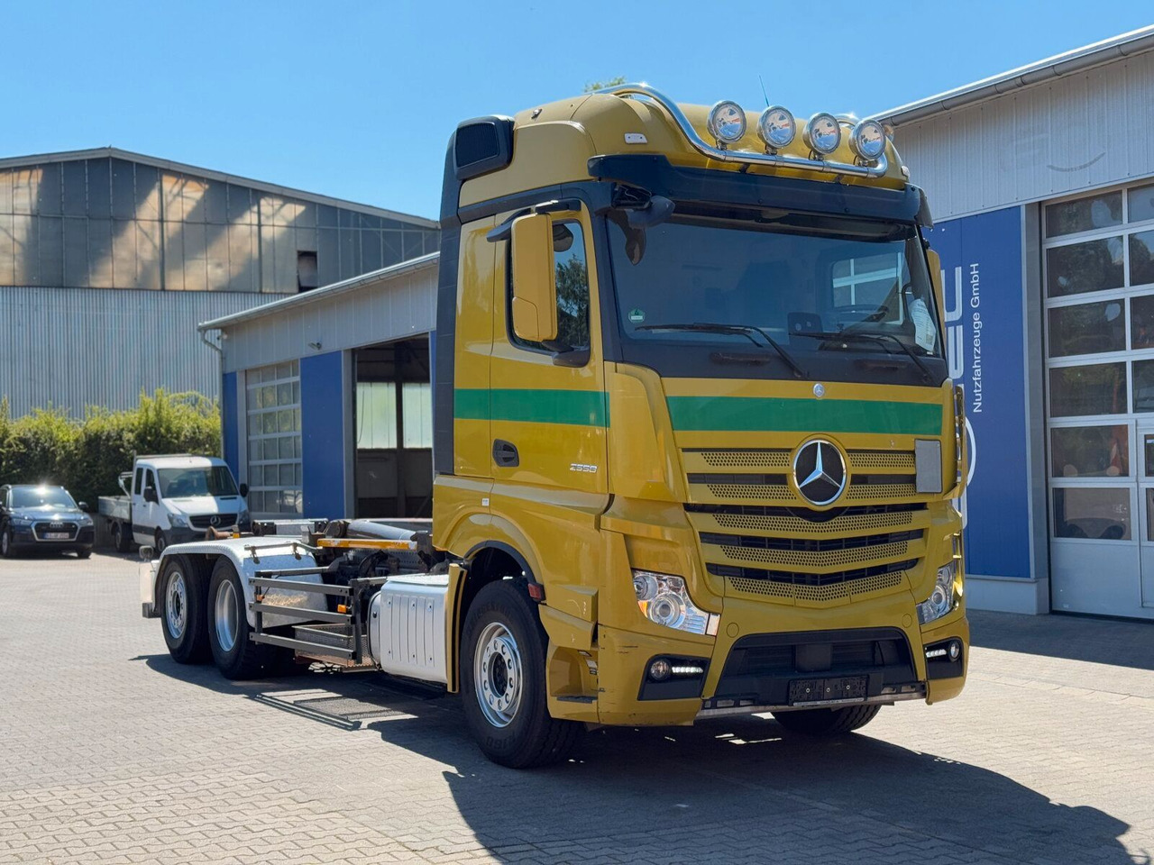 Mercedes-Benz ACTROS 2558 6x2 Abrollkipper *Lenkachse Retarder - Hook lift truck: picture 1 Mercedes-Benz ACTROS 2558 6x2 Abrollkipper *Lenkachse Retarder - Hook lift truck: picture 1