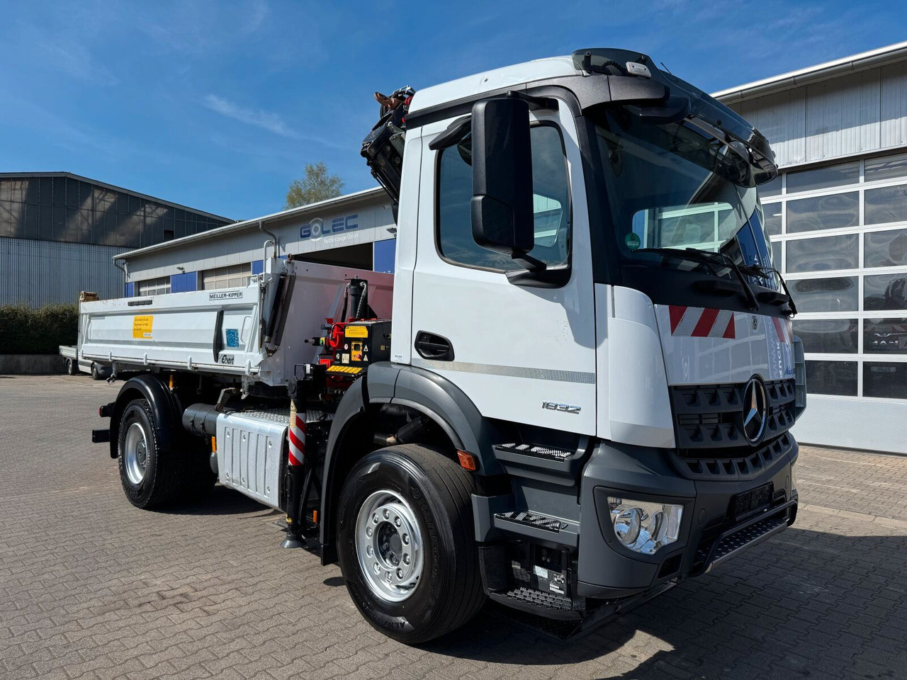 Mercedes-Benz AROCS 1832 4x2 Euro 6 Kipper Kran FASSI F120FB - Tipper, Crane truck: picture 1 Mercedes-Benz AROCS 1832 4x2 Euro 6 Kipper Kran FASSI F120FB - Tipper, Crane truck: picture 1