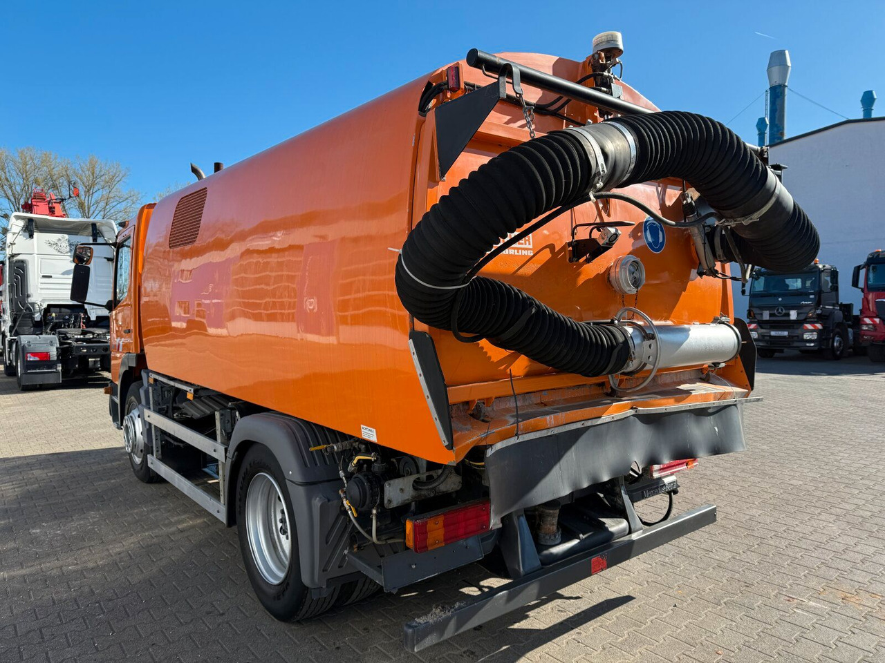 Mercedes-Benz Atego 1518 4x2 Kehrmaschine Bucher 500 - Road sweeper: picture 5 Mercedes-Benz Atego 1518 4x2 Kehrmaschine Bucher 500 - Road sweeper: picture 5
