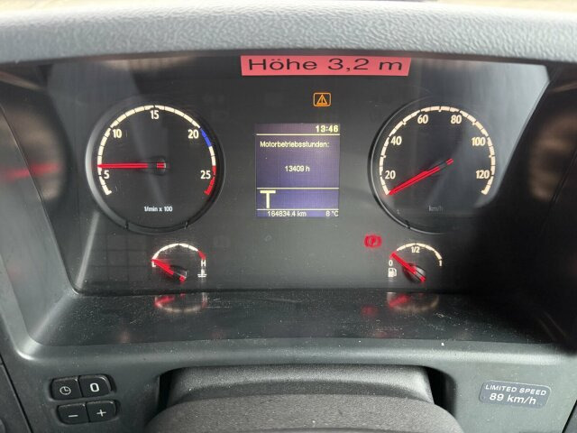 Scania P230 Kehrmaschine Johnston VT605- 6 M³ - Road sweeper: picture 3 Scania P230 Kehrmaschine Johnston VT605- 6 M³ - Road sweeper: picture 3