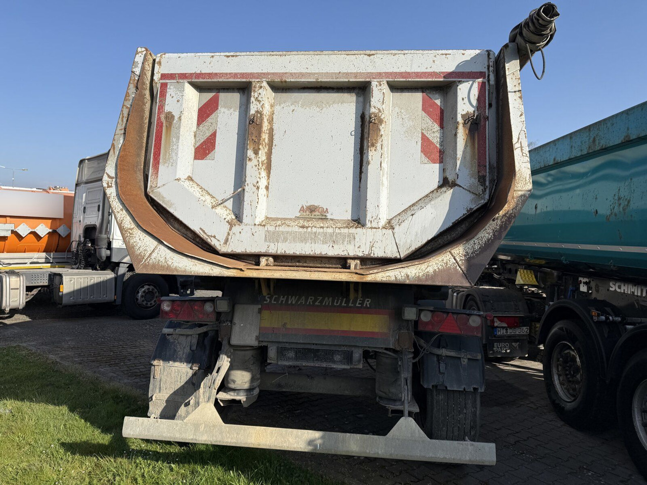 Schwarzmüller SM K100C ABO Kippauflieger 2 Achse - Tipper semi-trailer: picture 3 Schwarzmüller SM K100C ABO Kippauflieger 2 Achse - Tipper semi-trailer: picture 3