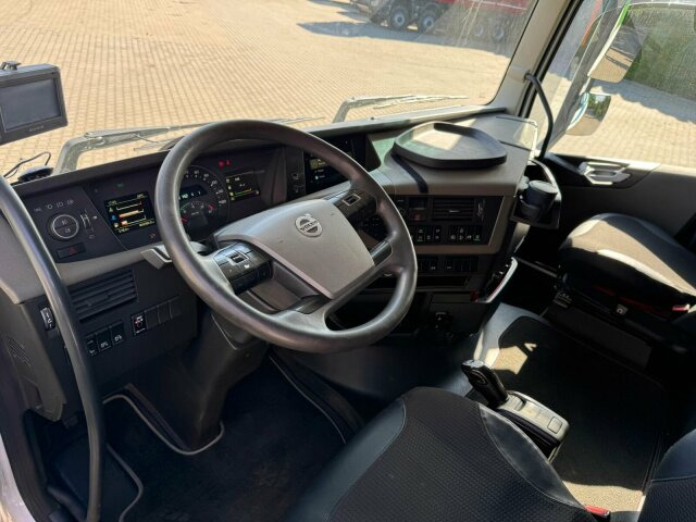 Volvo FH 540 6x2 Abrollkipper MEILLER RK 26.67 - Hook lift truck: picture 2 Volvo FH 540 6x2 Abrollkipper MEILLER RK 26.67 - Hook lift truck: picture 2