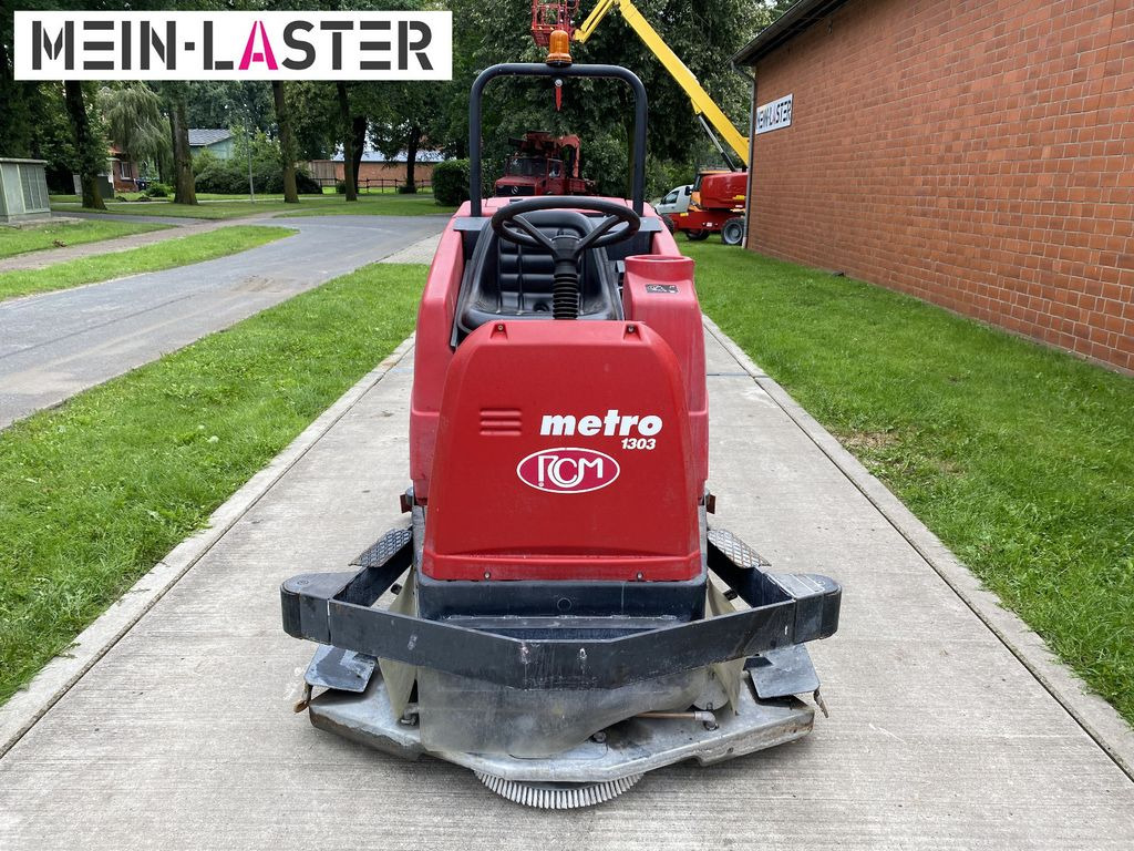 RCM Metro 1303 N Scheuersaugmaschine /3x Teller RCM Metro 1303 N Scheuersaugmaschine /3x Teller - Scrubber dryer: picture 2 RCM Metro 1303 N Scheuersaugmaschine /3x Teller RCM Metro 1303 N Scheuersaugmaschine /3x Teller - Scrubber dryer: picture 2